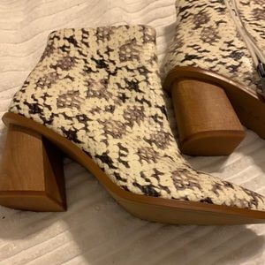 Upper leather animal print ankle boots